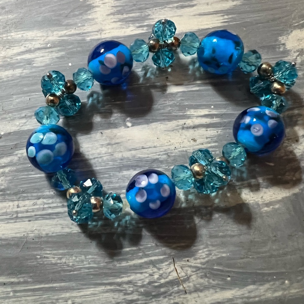 💍 Vibrant Blue Beaded Bracelet